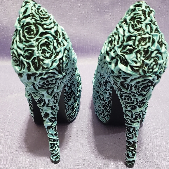 Size 10 Baby Blue Satin & Glitter Rose Print Pumps - Picture 9 of 11